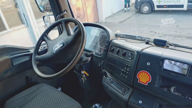 кран, монтиран на камион MAN TGM 13.240