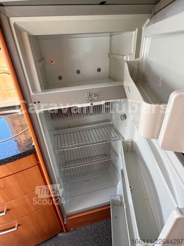 Autorulotă integrată HYMER/ERIBA B 614 - Festbett- Klima -  - Solar -