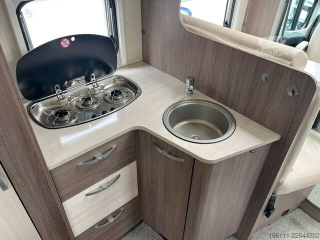 Halvintegreret autocamper BÜRSTNER Nexxo T 660 - Festbett -  - Klima -
