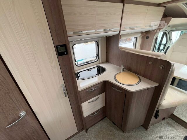 Halvintegreret autocamper BÜRSTNER Nexxo T 660 - Festbett -  - Klima -