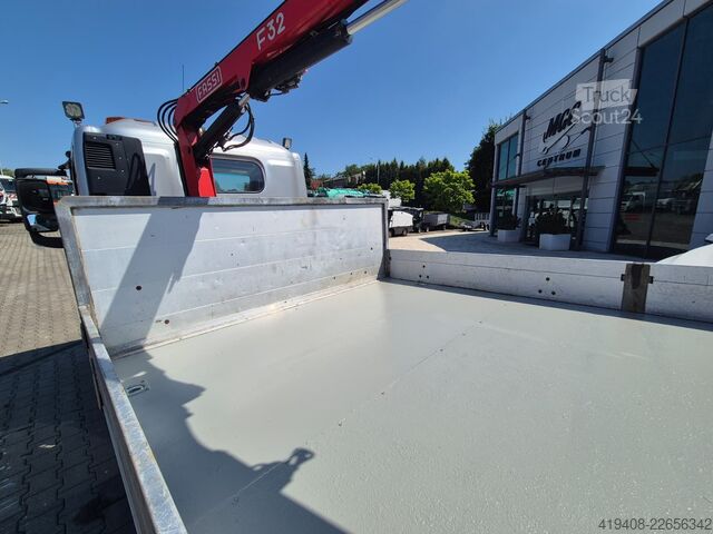 Kasa tipi kamyon + vinçli kaldırma sistemi (HDS) Renault D 7.5 180 - FASSI 32B