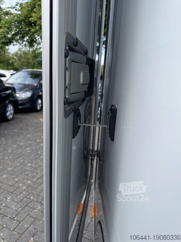 Transporteur avec valise Renault Master RED Koffer Portaltüren