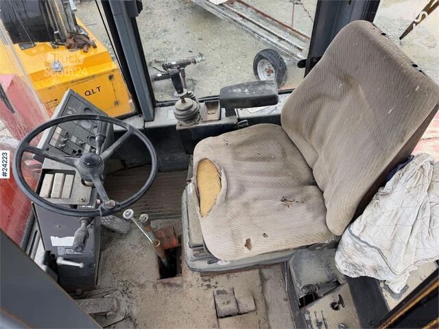 Cargador O&K L20i wheel loader with bucket. Repair object