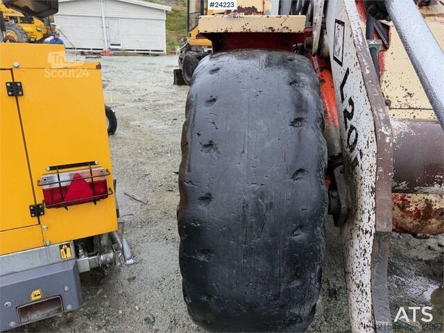 Cargador O&K L20i wheel loader with bucket. Repair object
