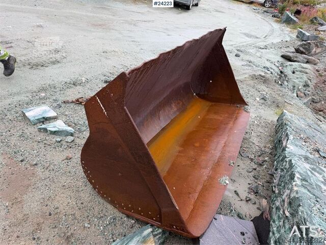 Cargador O&K L20i wheel loader with bucket. Repair object