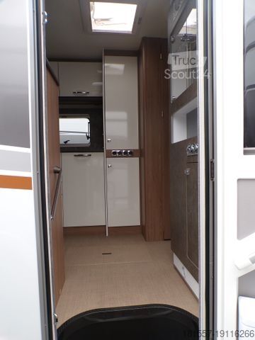 Ημιενσωματωμένο αυτοκινούμενο τροχόσπιτο BÜRSTNER Lyseo TD 644 G Ganzjahresreifen, Rundsitzgruppe