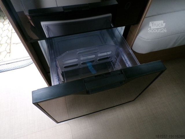 Ημιενσωματωμένο αυτοκινούμενο τροχόσπιτο BÜRSTNER Lyseo TD 644 G Ganzjahresreifen, Rundsitzgruppe