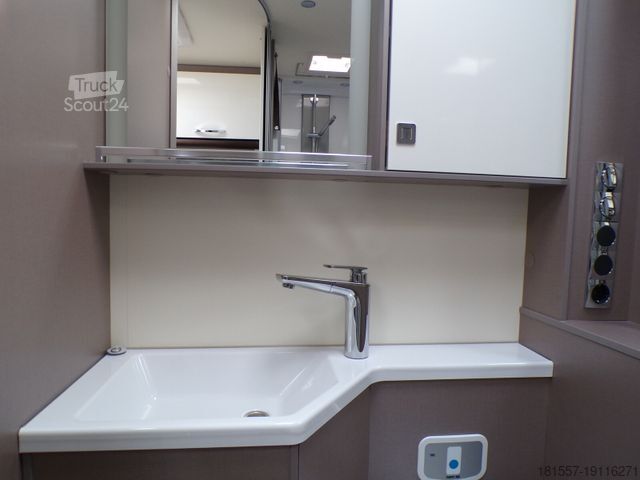 Ημιενσωματωμένο αυτοκινούμενο τροχόσπιτο BÜRSTNER Lyseo TD 684 G Harmony Line, SAT/TV, Markise