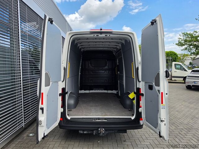 Hög tak skåpbil VW Crafter Kasten M+H SHZ/CAM/AHK/erst 28.560 KM