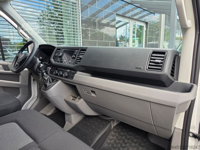 Hög tak skåpbil VW Crafter Kasten M+H SHZ/CAM/AHK/erst 28.560 KM