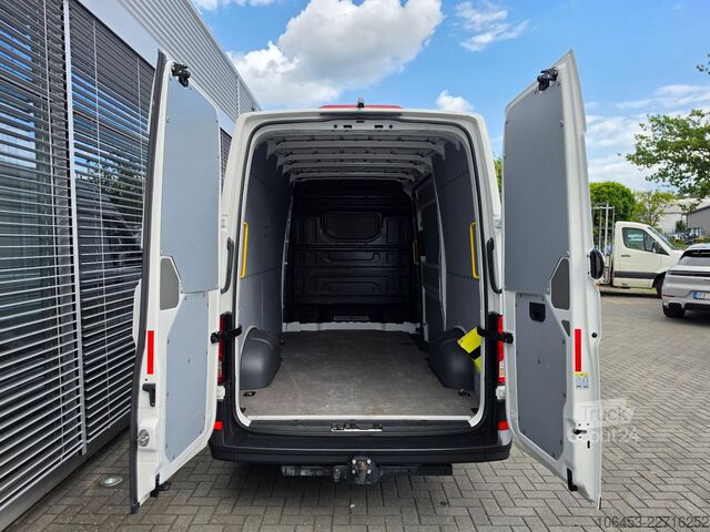Hög tak skåpbil VW Crafter Kasten M+H SHZ/CAM/AHK/erst 28.560 KM