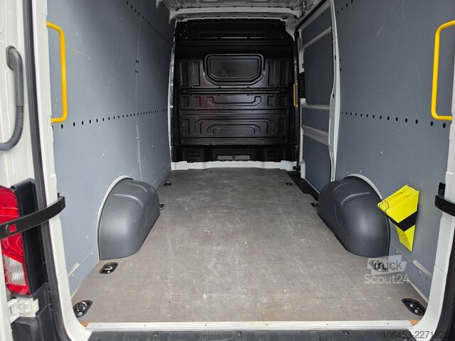 Hög tak skåpbil VW Crafter Kasten M+H SHZ/CAM/AHK/erst 28.560 KM