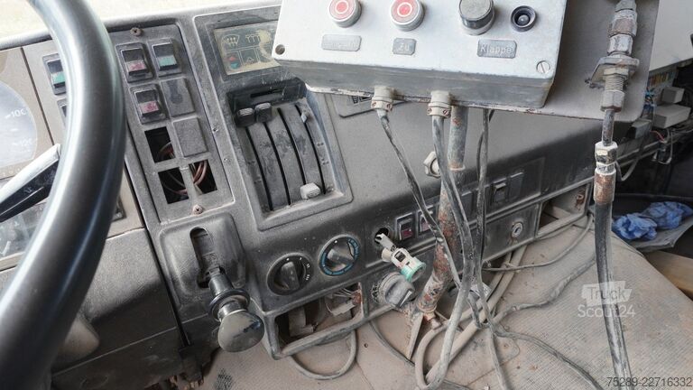 Specializētais kravas auto MAN F90 24.362 DFAK 6x6 Allrad Kalkstreuer