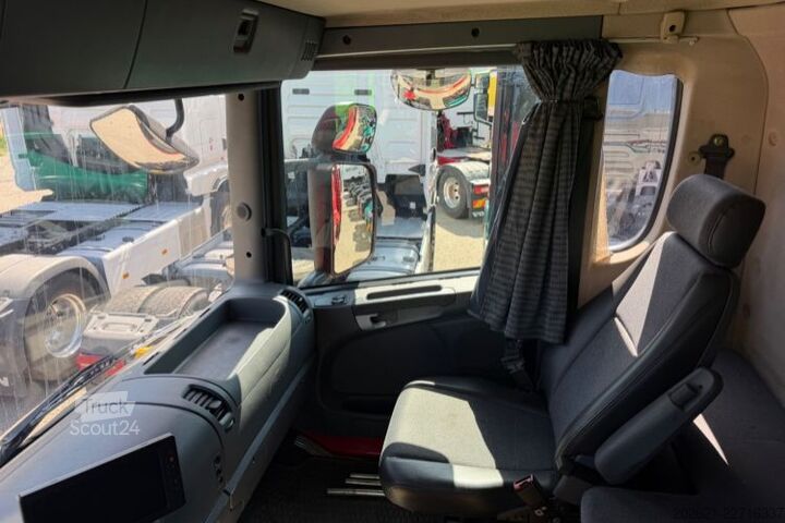 Jeřáb na nákladním automobilu SCANIA R480 6x2 HMF 1530 K3