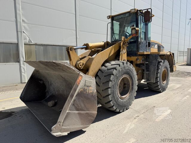 Kolesni nakladalnik Caterpillar 938G