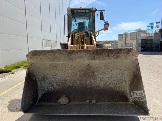 Kolesni nakladalnik Caterpillar 938G