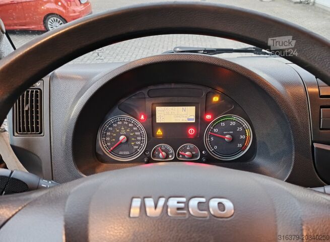 Vrachtwagen met laadbak Iveco Eurocargo 75E18 Getraenkeaufbau