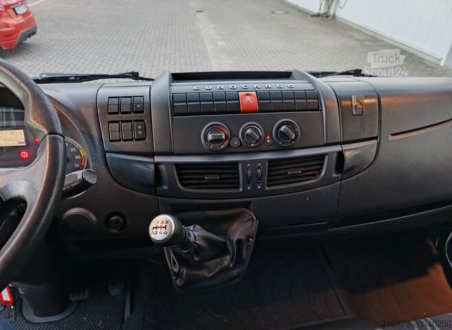 Vrachtwagen met laadbak Iveco Eurocargo 75E18 Getraenkeaufbau