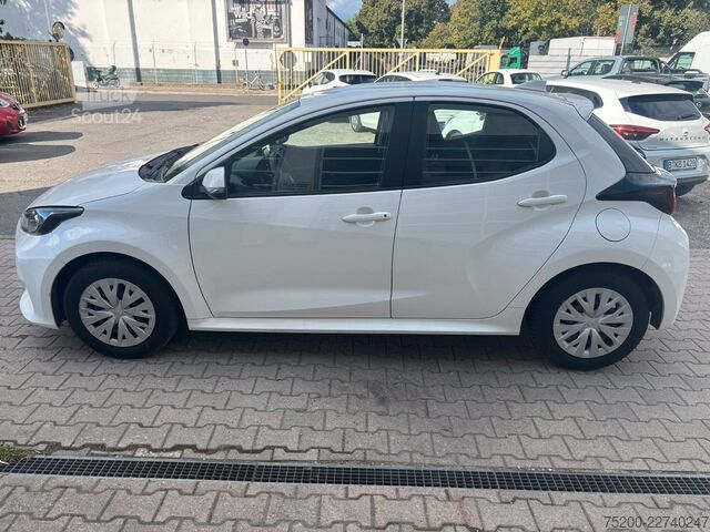 Ван TOYOTA Yaris Basis /  12x Fahrzeuge verfügbar