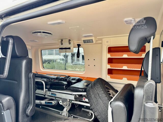 Gasilsko vozilo VW VW T6,2.0 TDI. Trage und Sessel