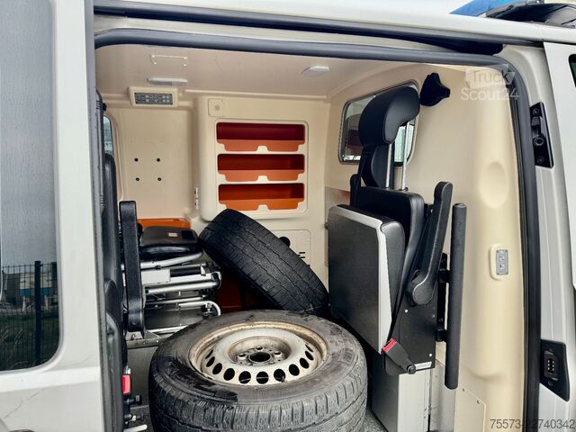 Gasilsko vozilo VW VW T6,2.0 TDI. Trage und Sessel