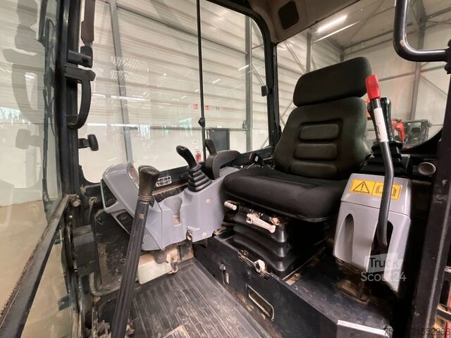 Mini-escavadora Kubota KX 027-4