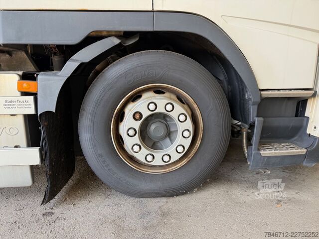 Rashladni kamion VOLVO FM 370 Kühlkoffer EEV mit Fleischacken *2010*