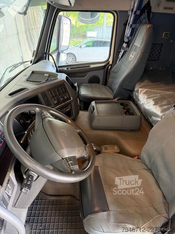 Rashladni kamion VOLVO FM 370 Kühlkoffer EEV mit Fleischacken *2010*