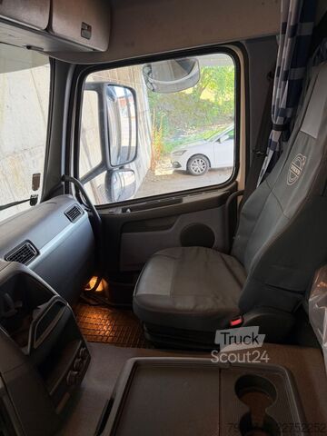 Rashladni kamion VOLVO FM 370 Kühlkoffer EEV mit Fleischacken *2010*