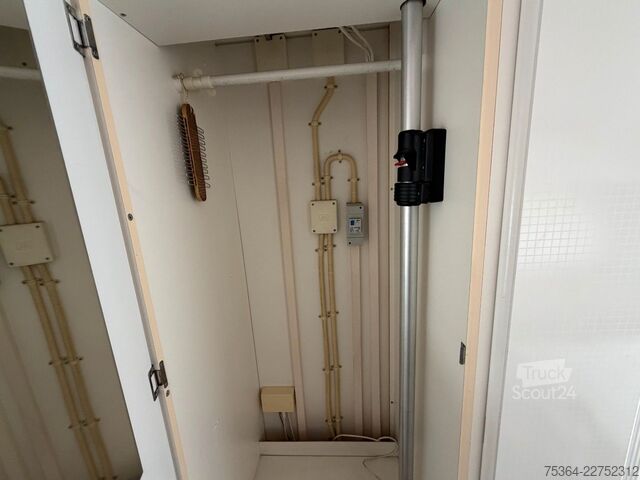 Lakókocsi KIP Hy-Line KH48T Mover Warm Wasser Vorzelt