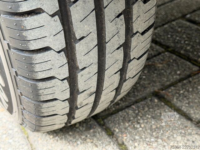 Lakókocsi KIP Hy-Line KH48T Mover Warm Wasser Vorzelt