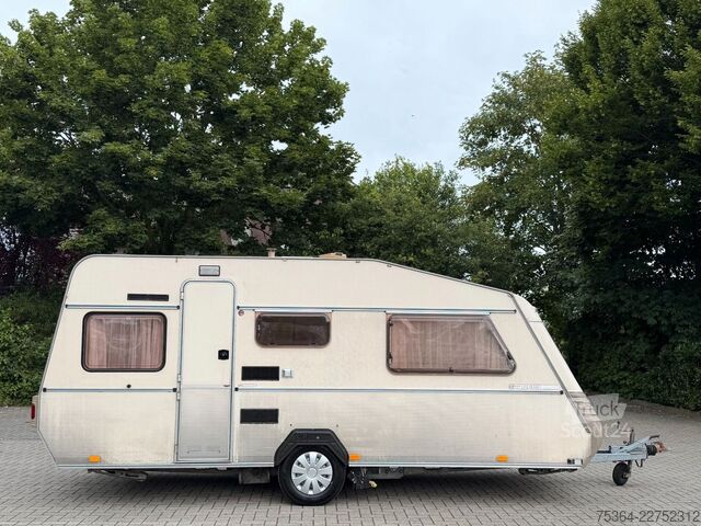 Lakókocsi KIP Hy-Line KH48T Mover Warm Wasser Vorzelt