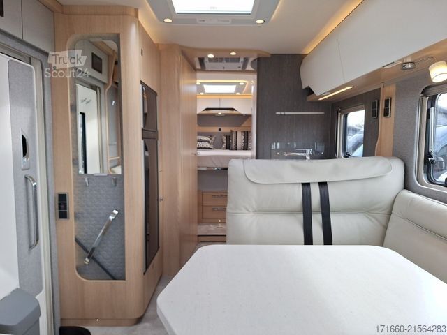 Integrētais kemperis HYMER/ERIBA B-Klasse ML I BlackLine 790 hydr. Hubstützen