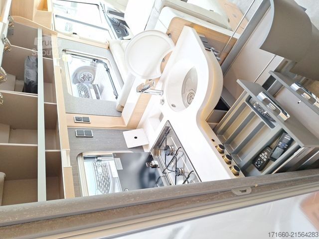 Integrētais kemperis HYMER/ERIBA B-Klasse ML I BlackLine 790 hydr. Hubstützen