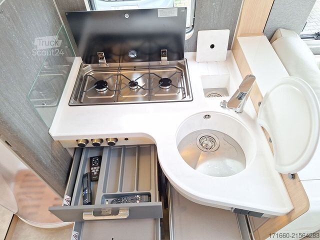 Integrētais kemperis HYMER/ERIBA B-Klasse ML I BlackLine 790 hydr. Hubstützen