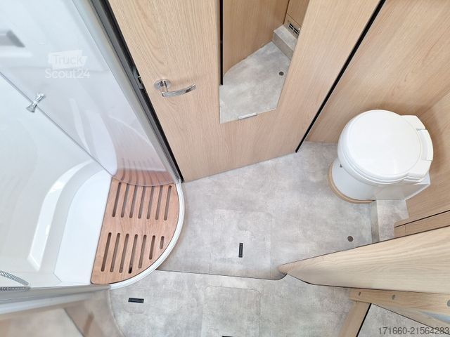 Integrētais kemperis HYMER/ERIBA B-Klasse ML I BlackLine 790 hydr. Hubstützen