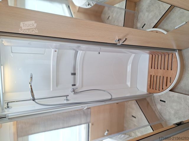 Integrētais kemperis HYMER/ERIBA B-Klasse ML I BlackLine 790 hydr. Hubstützen