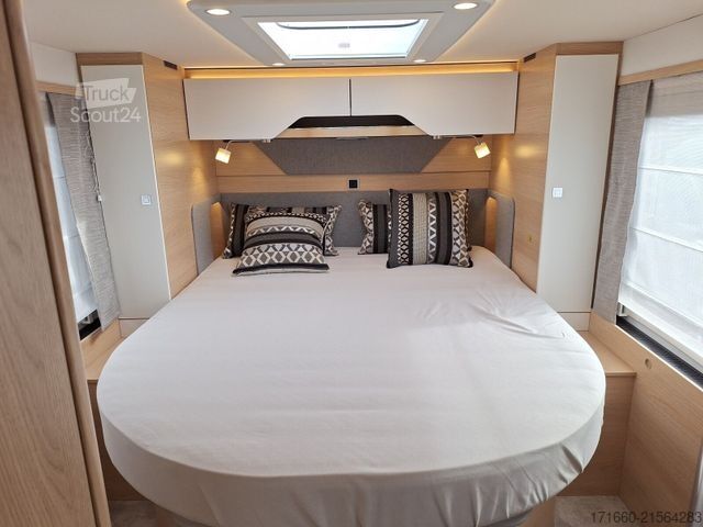 Integrētais kemperis HYMER/ERIBA B-Klasse ML I BlackLine 790 hydr. Hubstützen