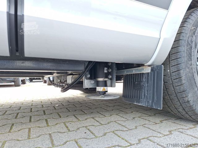 Integrētais kemperis HYMER/ERIBA B-Klasse ML I BlackLine 790 hydr. Hubstützen
