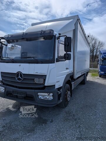 Tenteli düz yataklı kamyon Mercedes-Benz 