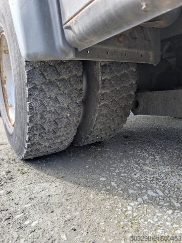 Tenteli düz yataklı kamyon Mercedes-Benz 