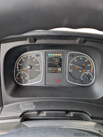 Tenteli düz yataklı kamyon Mercedes-Benz 