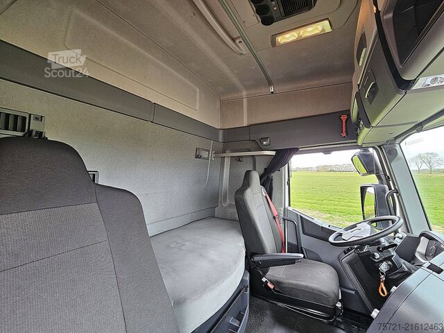 Standaard trekker RENAULT T 440