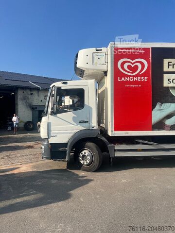 Chladírenský skříňový nákladní vůz Mercedes-Benz 1221