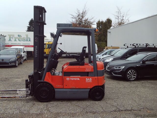 Carrello elevatore Toyota 7fbmf25 electriche