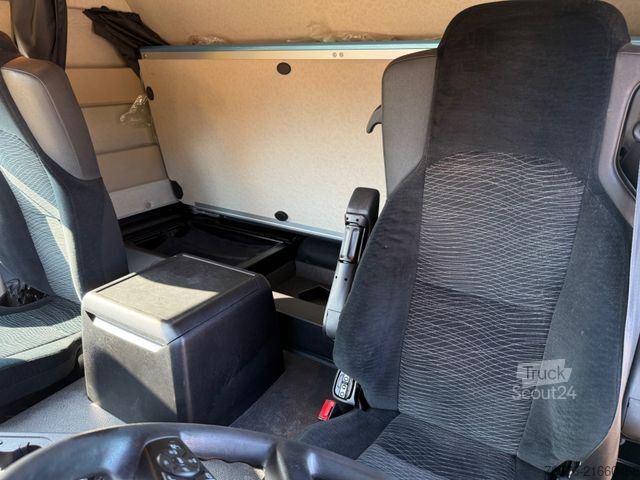 Hűtős teherautó MERCEDES-BENZ 2540 LL 6x2/4 Kühlkoffer 8.2m LBW 2,5t  Carrier