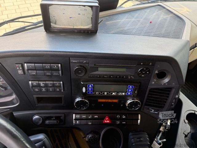 Hűtős teherautó MERCEDES-BENZ 2540 LL 6x2/4 Kühlkoffer 8.2m LBW 2,5t  Carrier