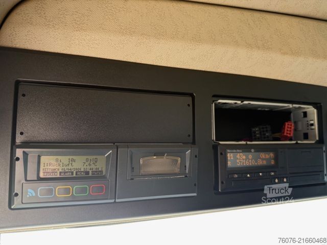 Hűtős teherautó MERCEDES-BENZ 2540 LL 6x2/4 Kühlkoffer 8.2m LBW 2,5t  Carrier