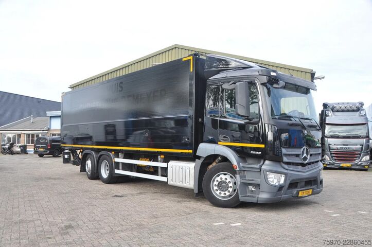 Mercedes-Benz Antos 2533 6x2 CAMINHÃO DE BEBIDAS 139.298 km Mercedes-Benz Antos 2533 6x2 DRANKENWAGEN 139.298 km