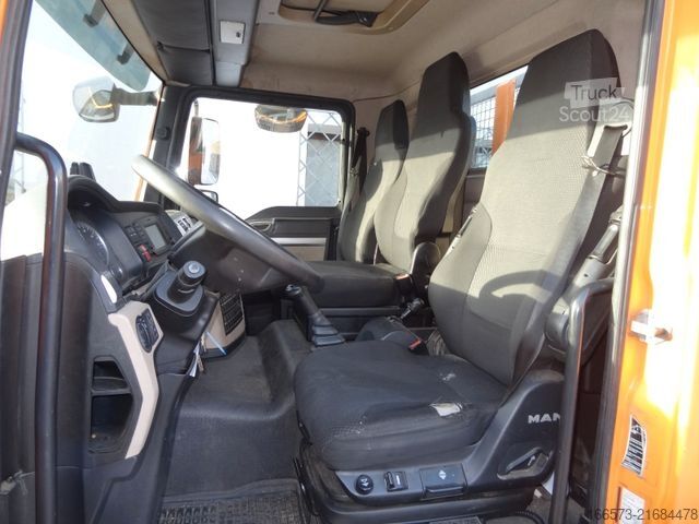 Furgone pick-up MAN TGL 8.220  AC